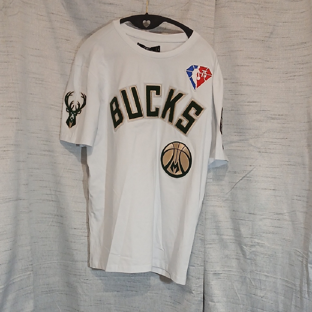Bucks Tee Shirt Men L White/Grn/Gld NWT